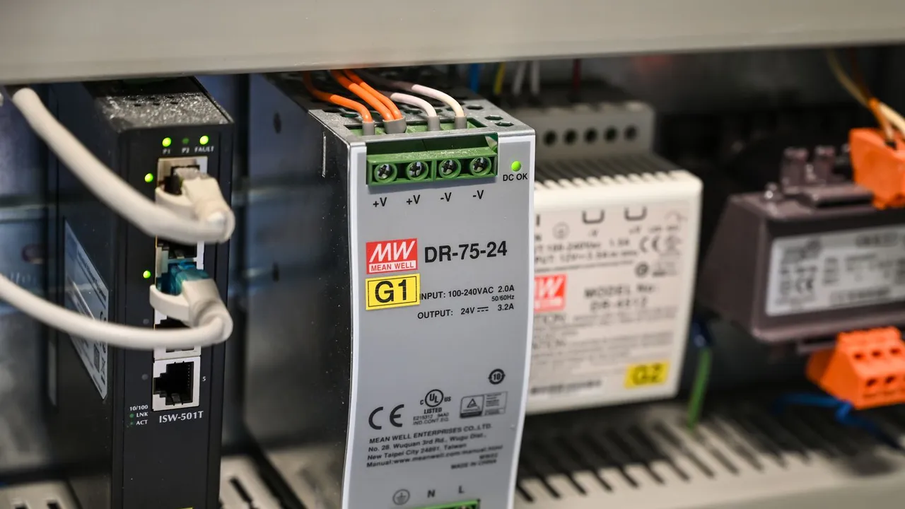 電池類型：VRLA vs Li-ion，壽命與維護