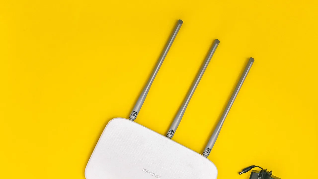 AP 密度與通道規劃（2.4GHz vs 5GHz vs 6GHz）